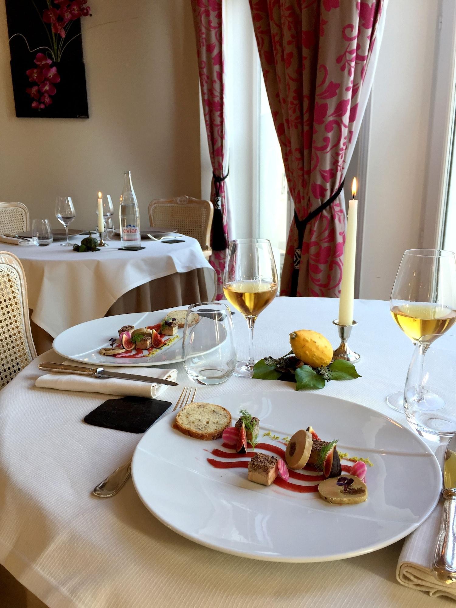 Logis Hotel Restaurant Le Cheval Blanc Blere Eksteriør bilde